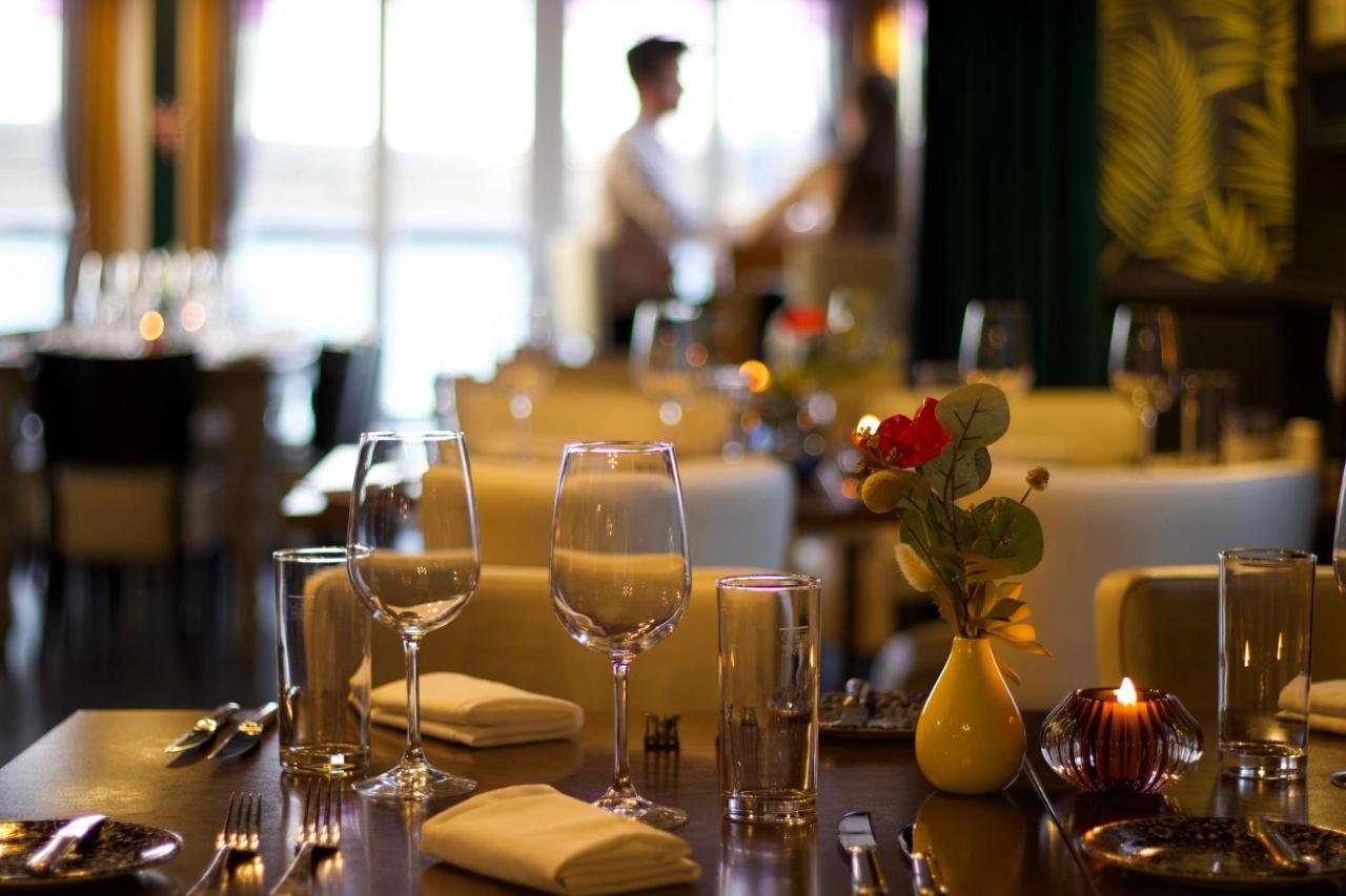 The Waterfront Boutique Hotel Stanley Esterno foto