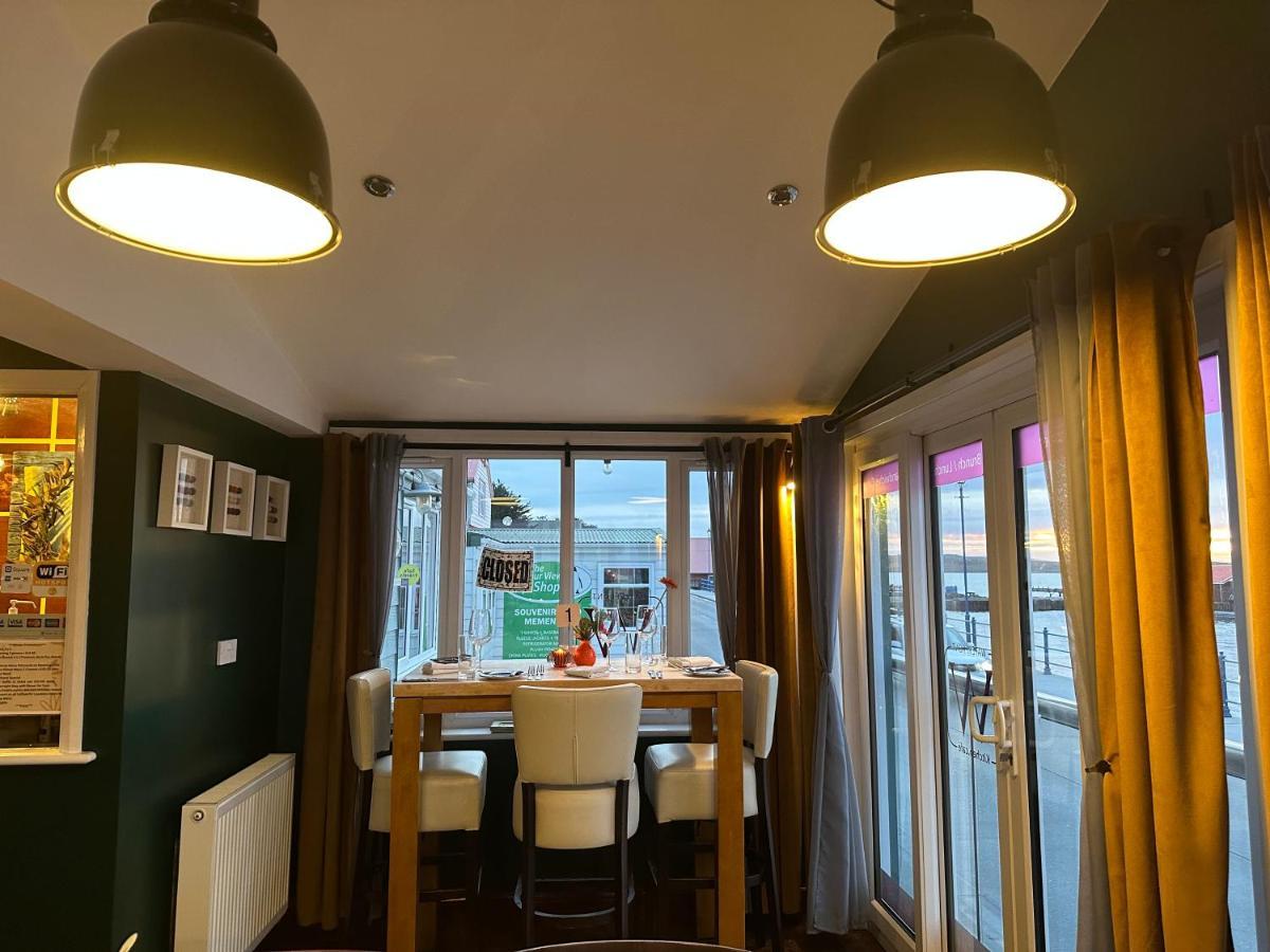 The Waterfront Boutique Hotel Stanley Esterno foto